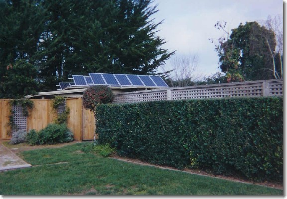 Picture of Photovoltaic Array mounted on roof of auxiliary building